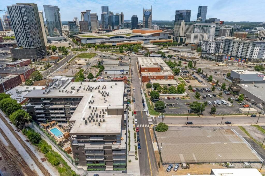 Skyline View, Pool, Gym, Balcony'S, Walk To Bway! Διαμέρισμα Νάσβιλ Εξωτερικό φωτογραφία