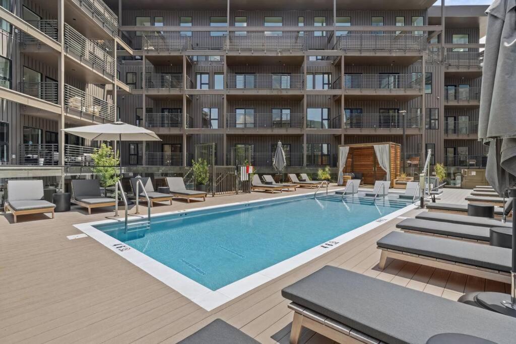 Skyline View, Pool, Gym, Balcony'S, Walk To Bway! Διαμέρισμα Νάσβιλ Εξωτερικό φωτογραφία