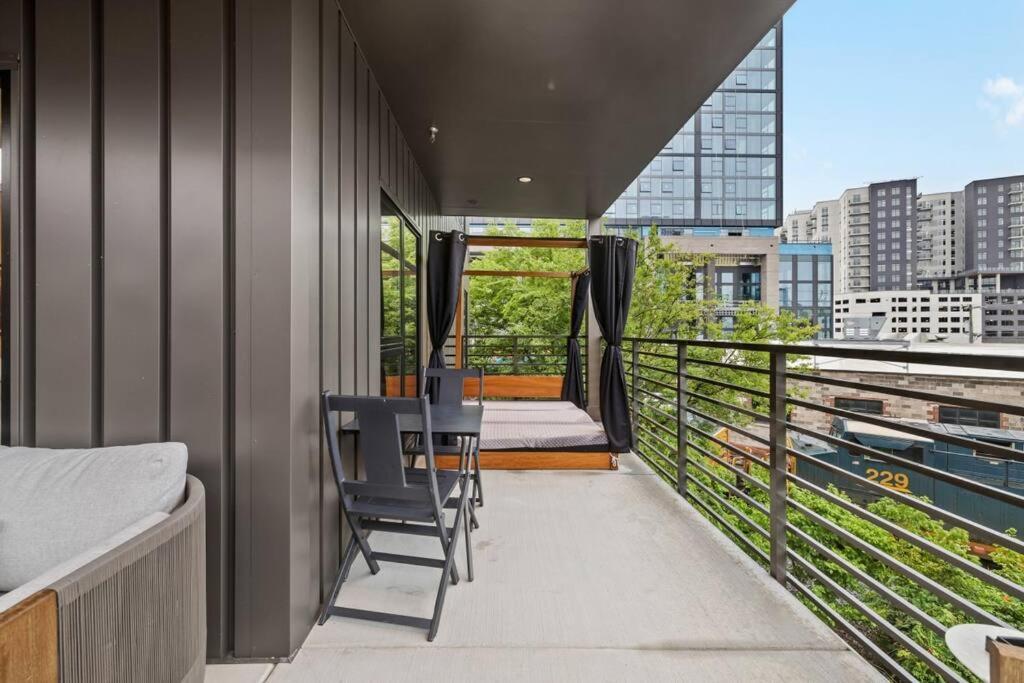 Skyline View, Pool, Gym, Balcony'S, Walk To Bway! Διαμέρισμα Νάσβιλ Εξωτερικό φωτογραφία